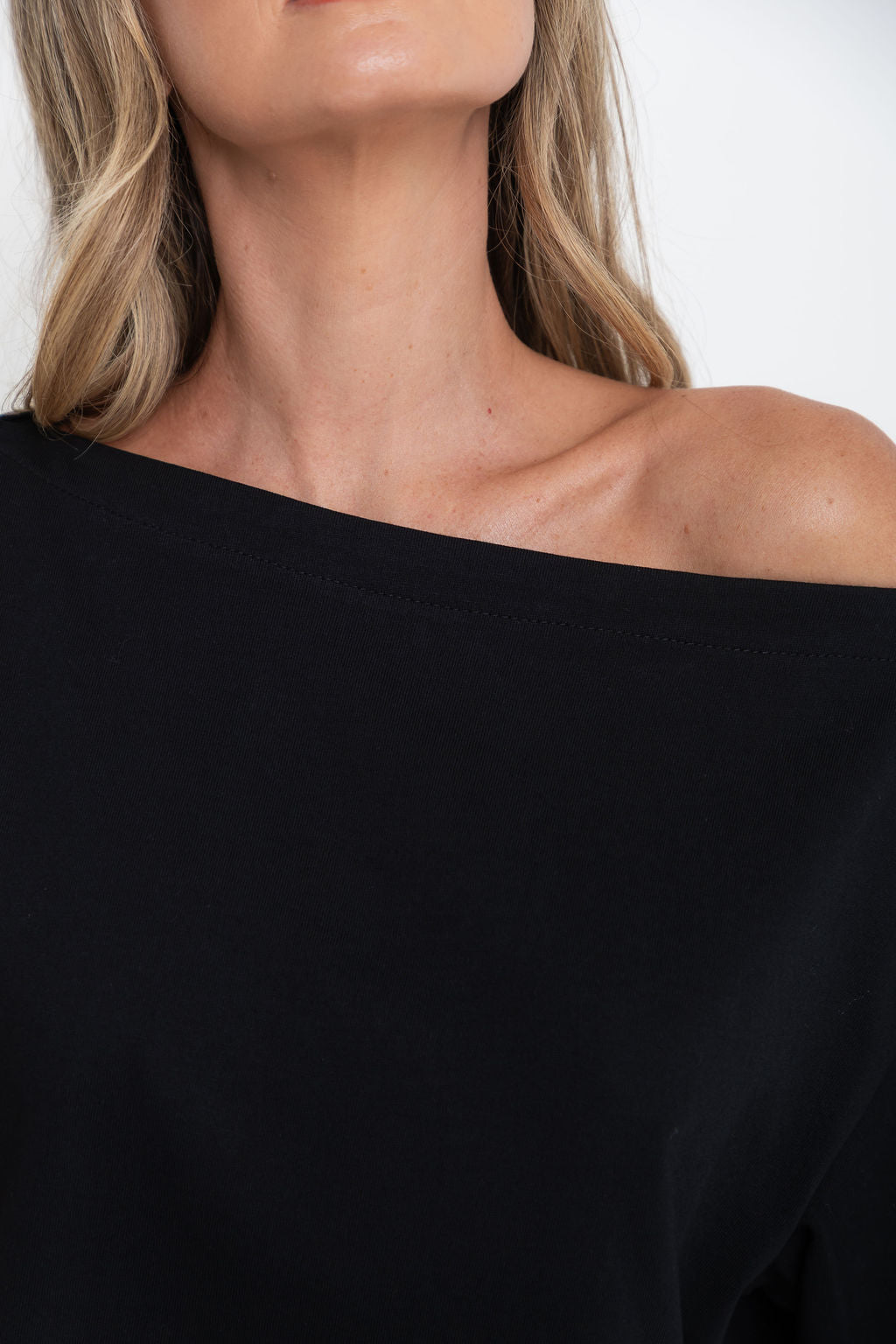 Arden Off-The-Shoulder Tee - Black